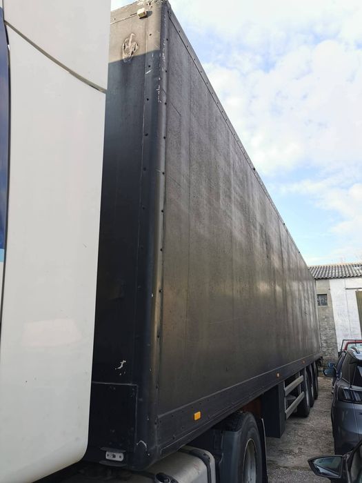 Semi- Reboque 3 eixos com plataforma