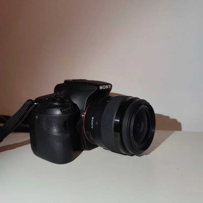 (Reservado) Sony Alpha SLT-A58 DSLR + 18-55mm Lens Kit + Bag + Extras