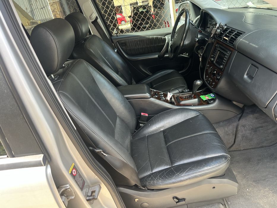 Mercedes Benz ML320. 7 osob. 3.5t hak. automat. Klima