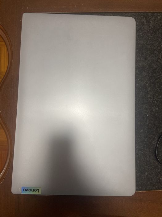 Computador lenoco cinzento