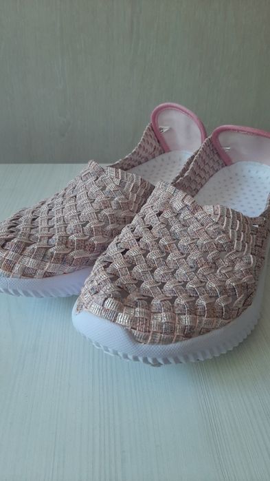 Сліпони, кросівки, макасини