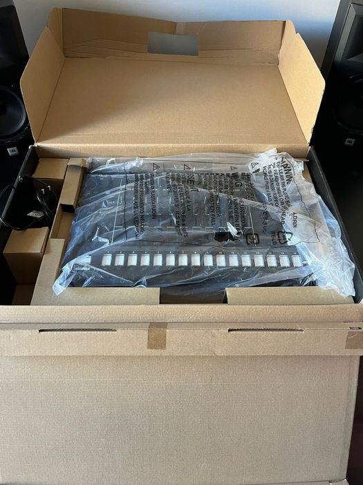 Roland TR 8S Como Novo