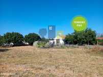 Terreno Agrícola com armazém | Pias