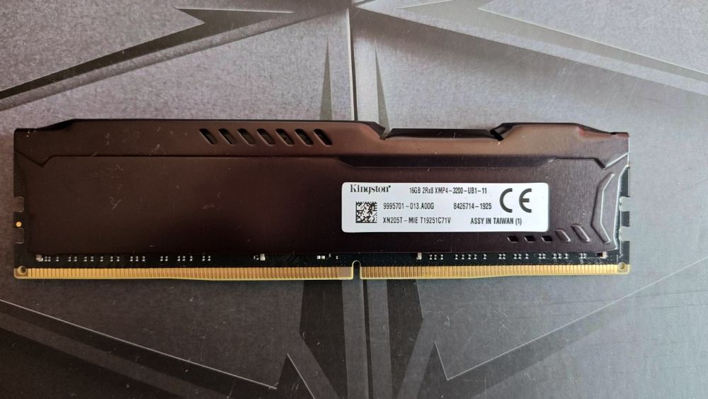 Płyta główna z procesorem i pamięcią RAM