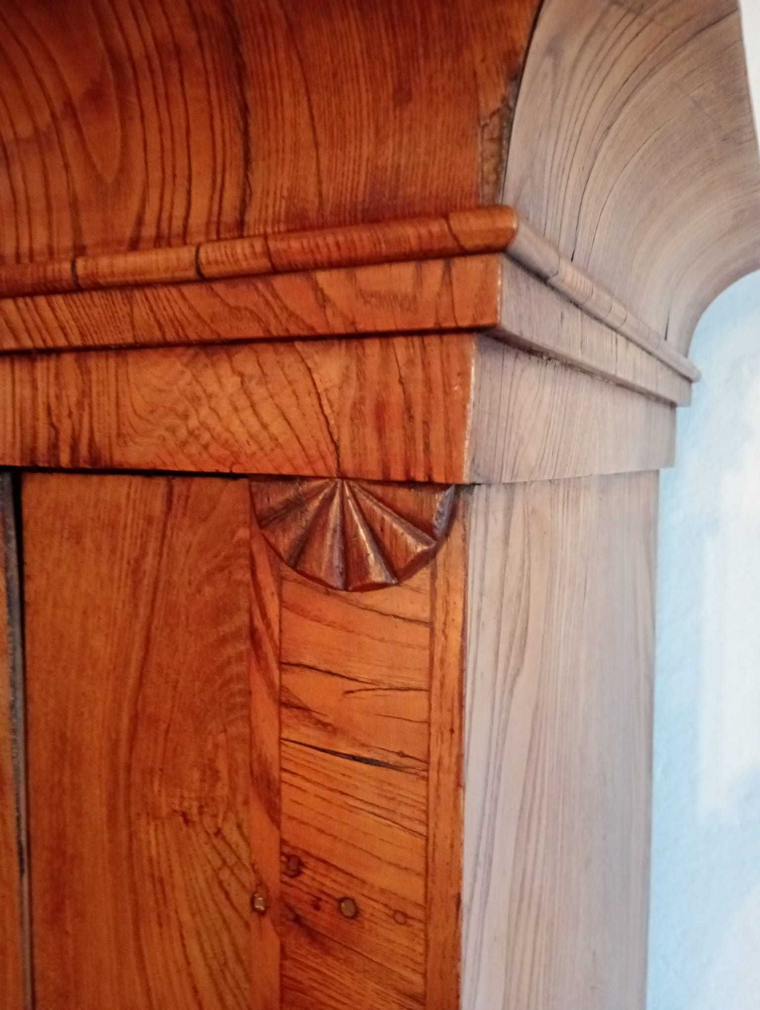 Kredens Biedermeier z XIX wieku