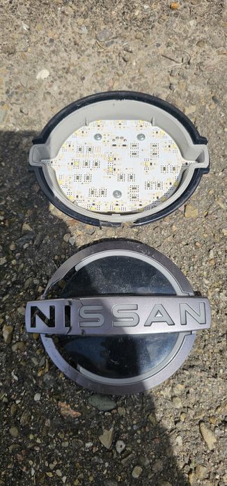 Ємблема Nissan Leaf 628906WK5B/5D Эмблема с подсветкой