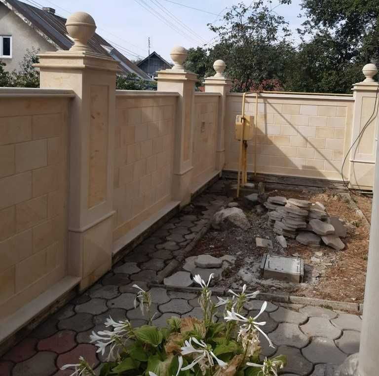 Паркан натуральний камінь пісковик песчаник фасад