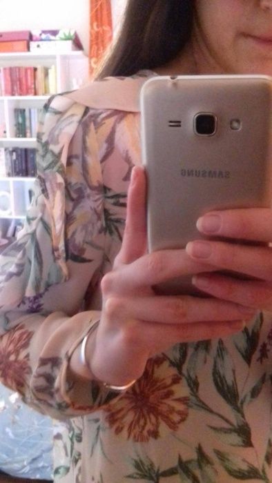 Blusa Fina de Manga Comprida com Padrão Floral