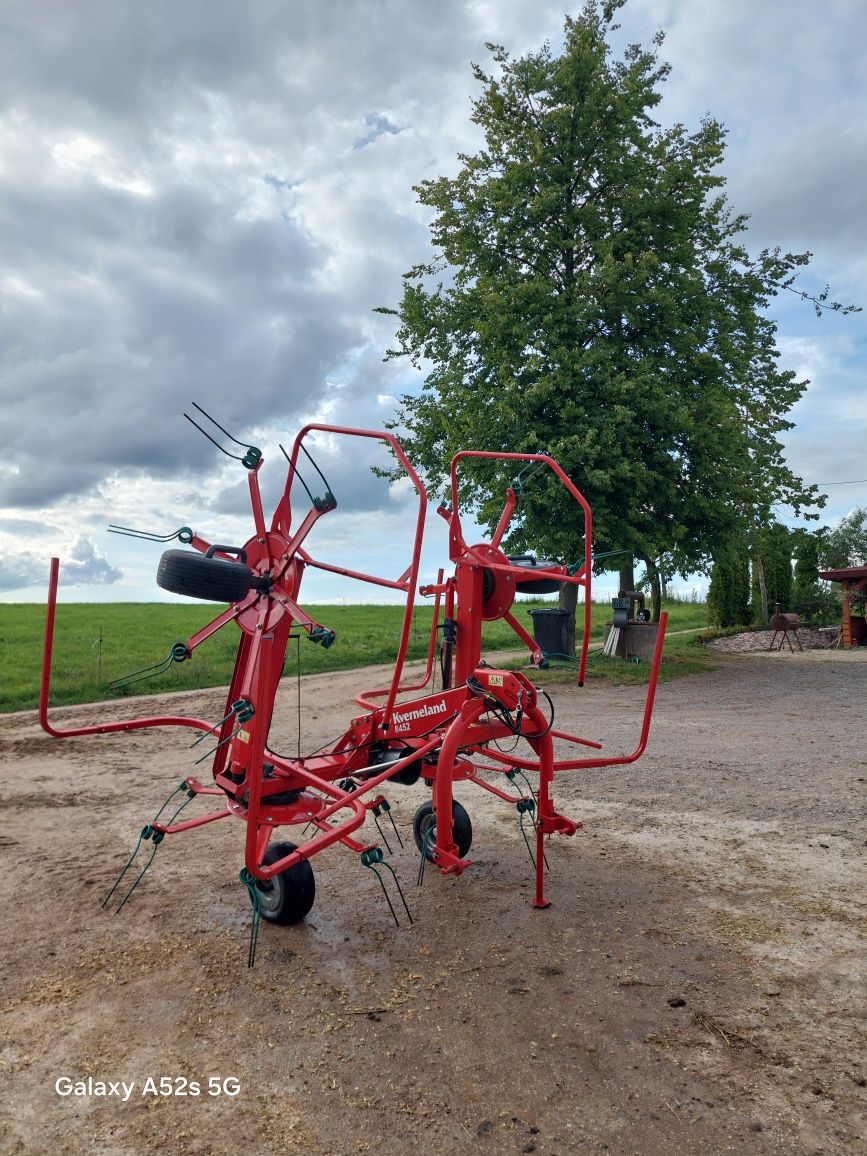 Przetrząsacz Kverneland 8452