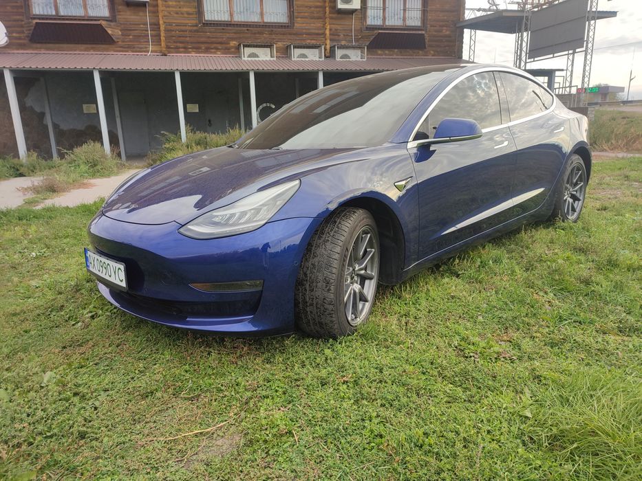 Продам автомобиль тесла модель 3