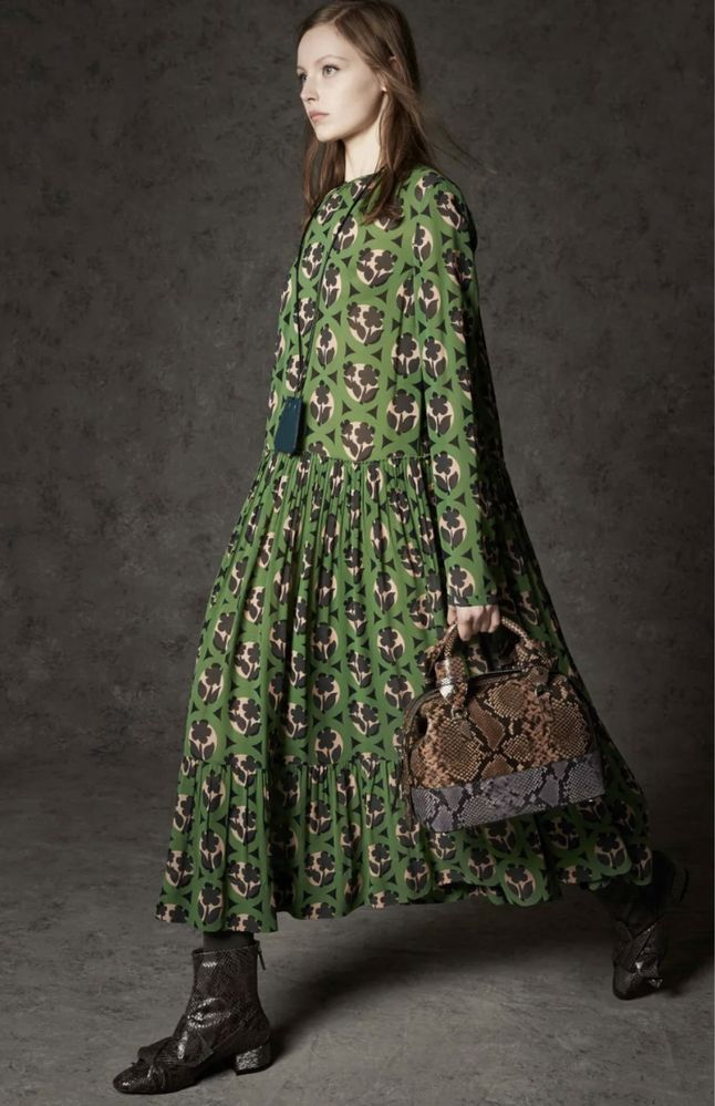 Zielona beżowa sukienka maxi z wiskozy kwiecisty print N21