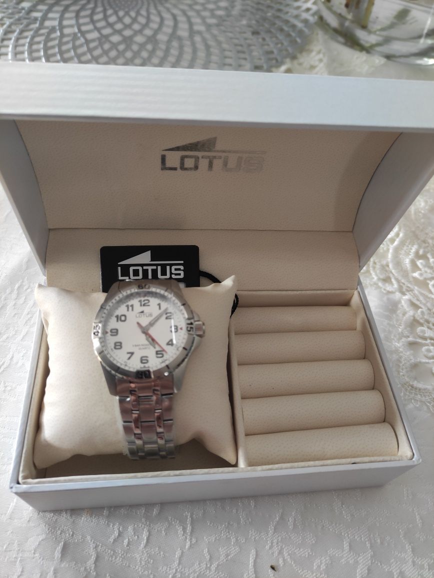 Nowy zegarek damski Lotus z metką