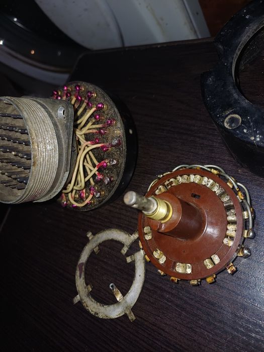 Переключатели точек 2шт,бу.