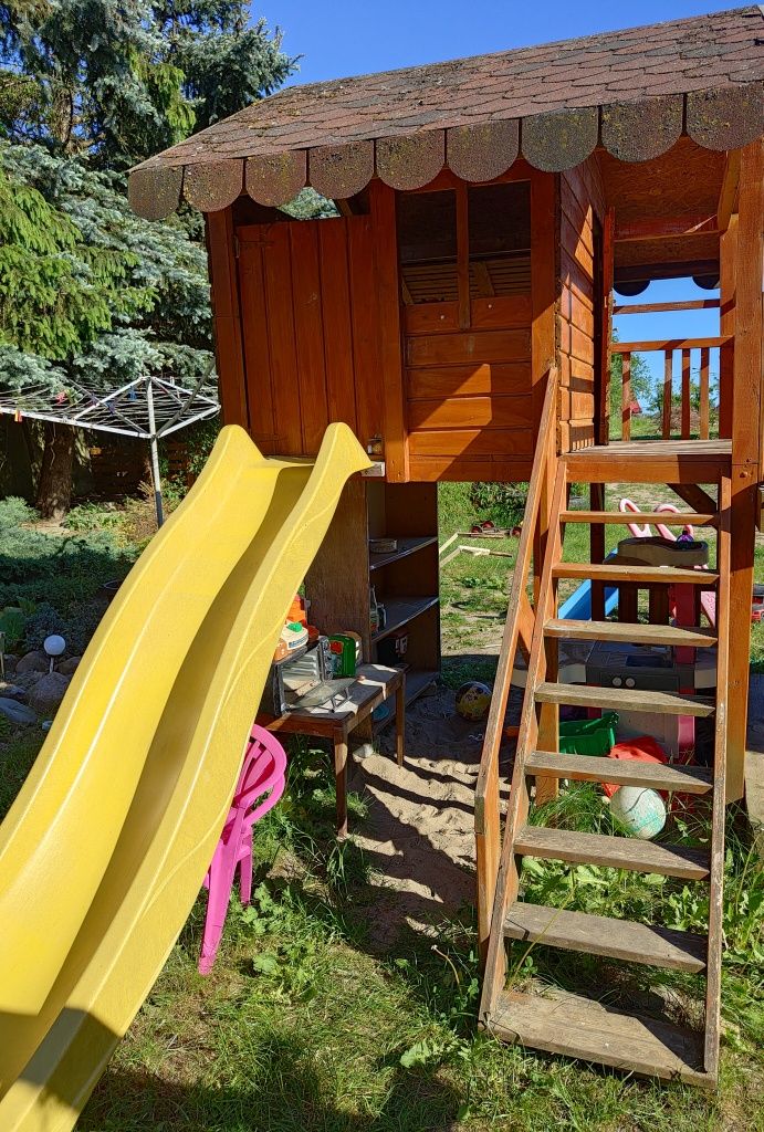Domek drewniany do zabawy dla dzieci