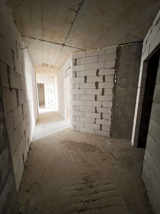 Продам простору видову 2 кім.кв. в новому будинку вул. Жужоми, 1