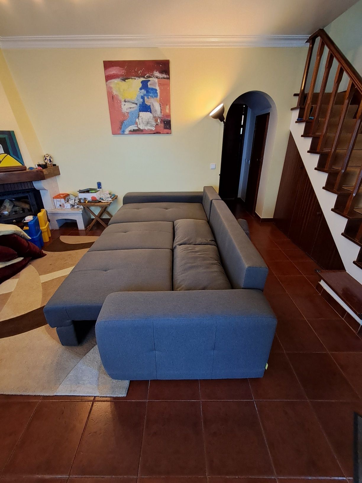 Sofá com chaise longue,  cama e impermiabilizado