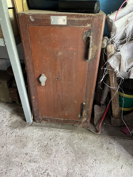 Сейф металлический