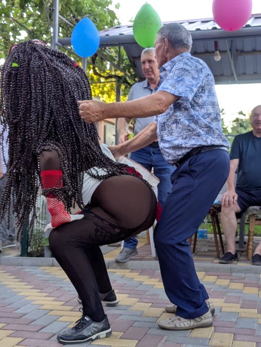 Мулатка,стриптиз шоу,стриптизёрша Николаев, привітання,Аниматоры