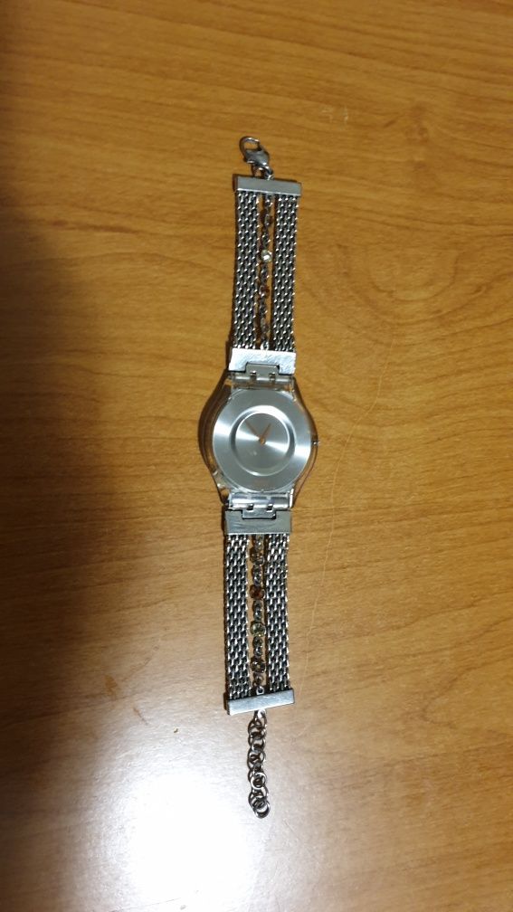 Продам двое   часов Swatch ультратонкие    3.9 мм