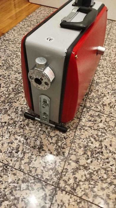 Máquina de desentupir canos