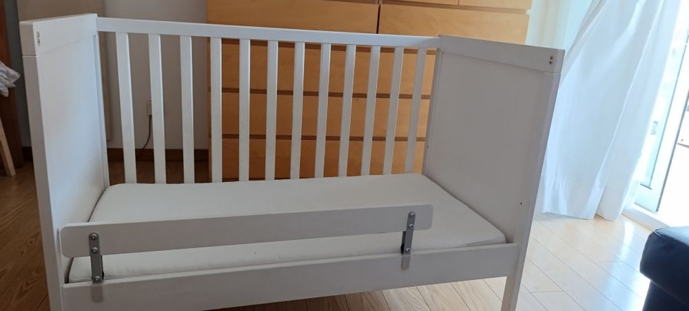 Berço IKEA + colchão com capa
