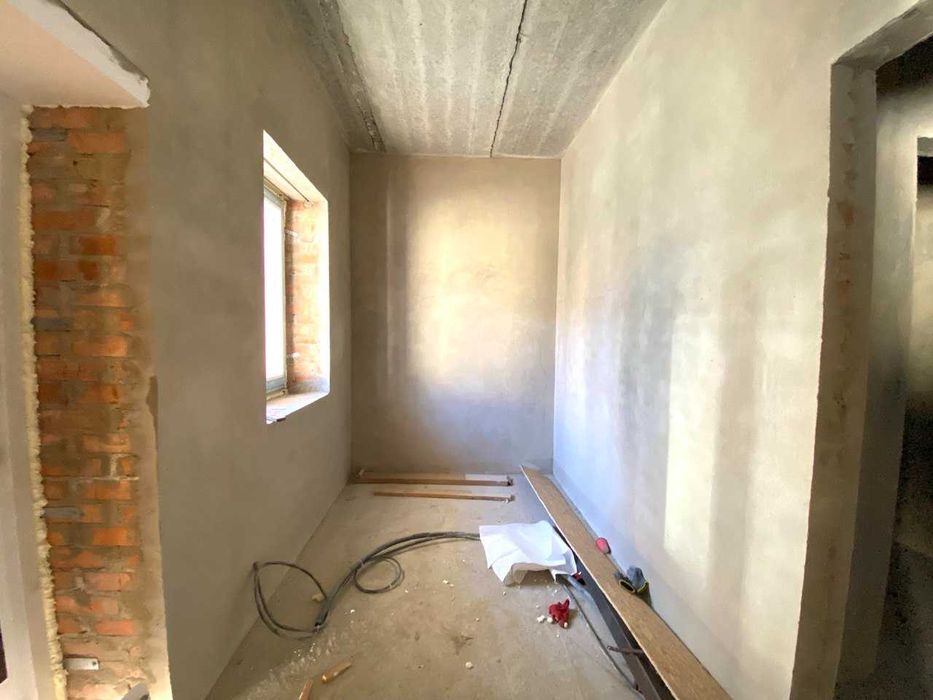 Котедж з міськими комунікаціями та гаражем в районі Райського саду