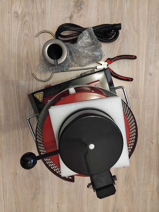 Piec tyglowy do topienia metali kolorowych 2 kg