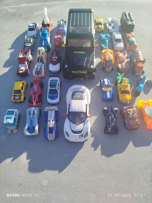 Колекція машинок хотвілс