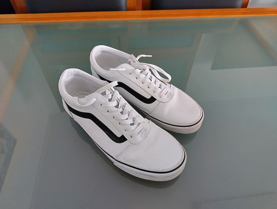 Sapatos Vans 42 (praticamente novos)