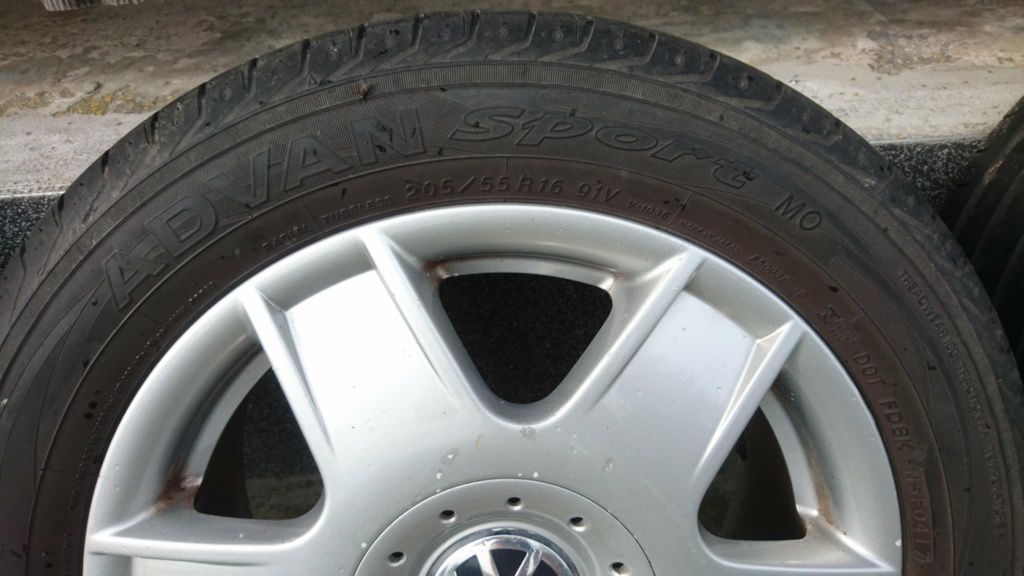 Sprzedam alufelgi vw bora z oponami