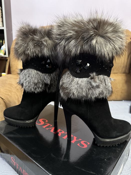 Продам замшеві чобітки 36р