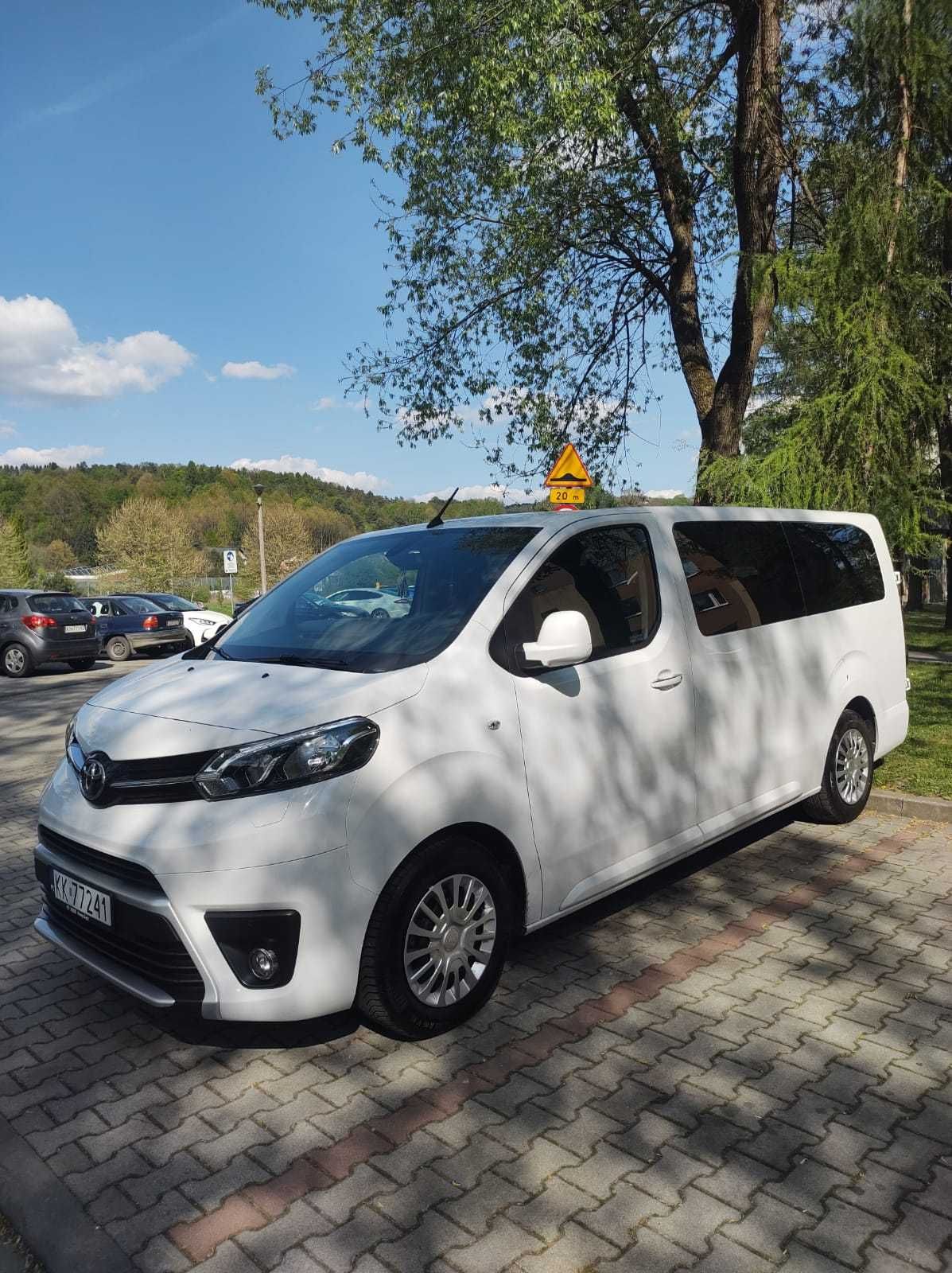 Wynajem busa 9 - osobowego