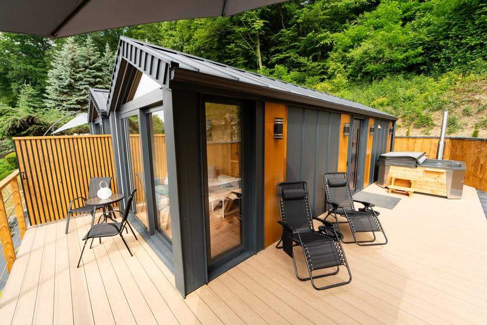 SŁONECZNY BRZEG Noclegi - domki z jacuzzi nad Jeziorem Rożnowskim