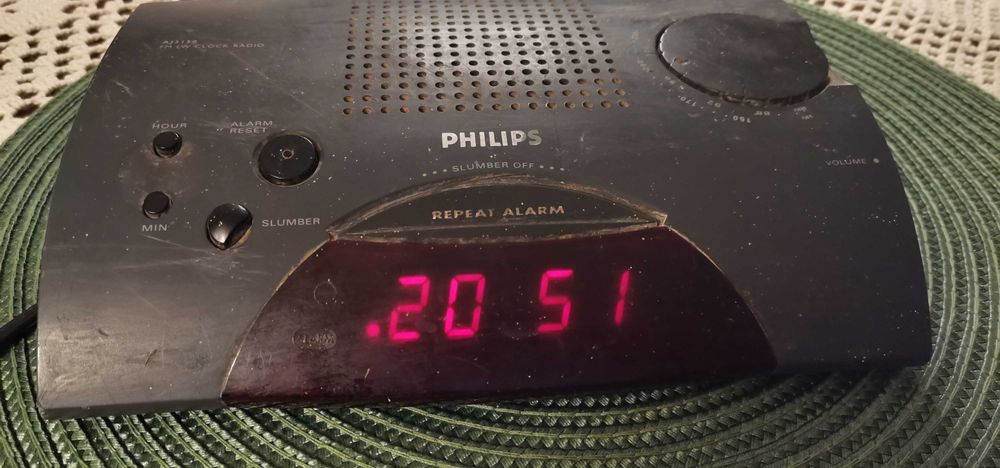 Radio Philips z budzikiem.