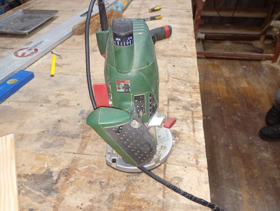 Продам фрезер BOSCH