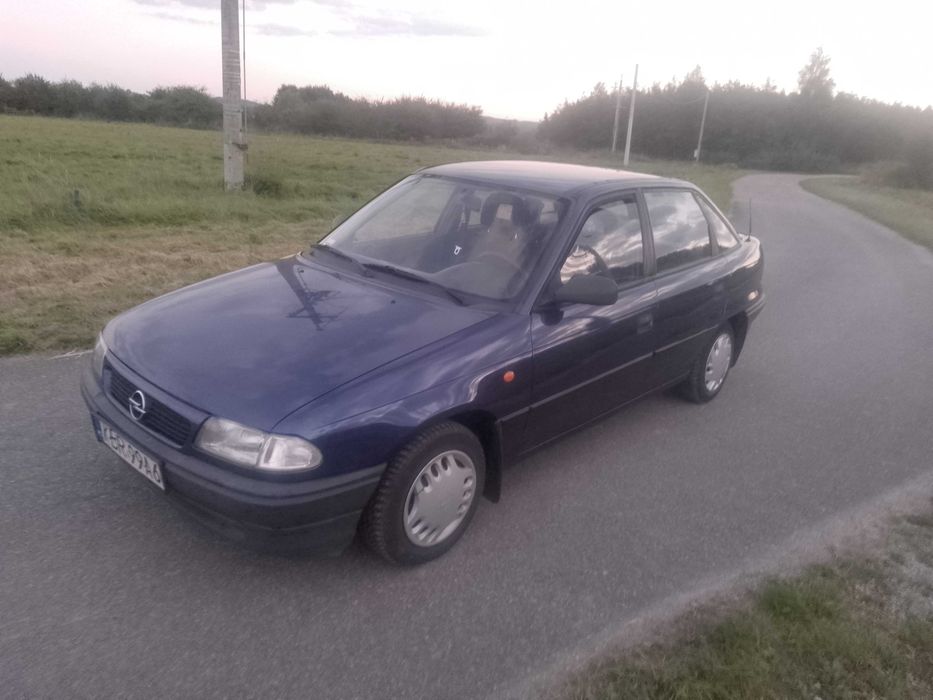 Opel Astra  f  z gazem gaz