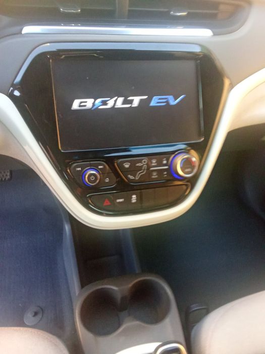 Автомобіль Chevrolet bolt