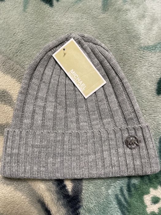 Нова шапка Michael Kors