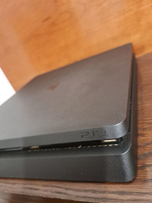 Playstation 4 com comando