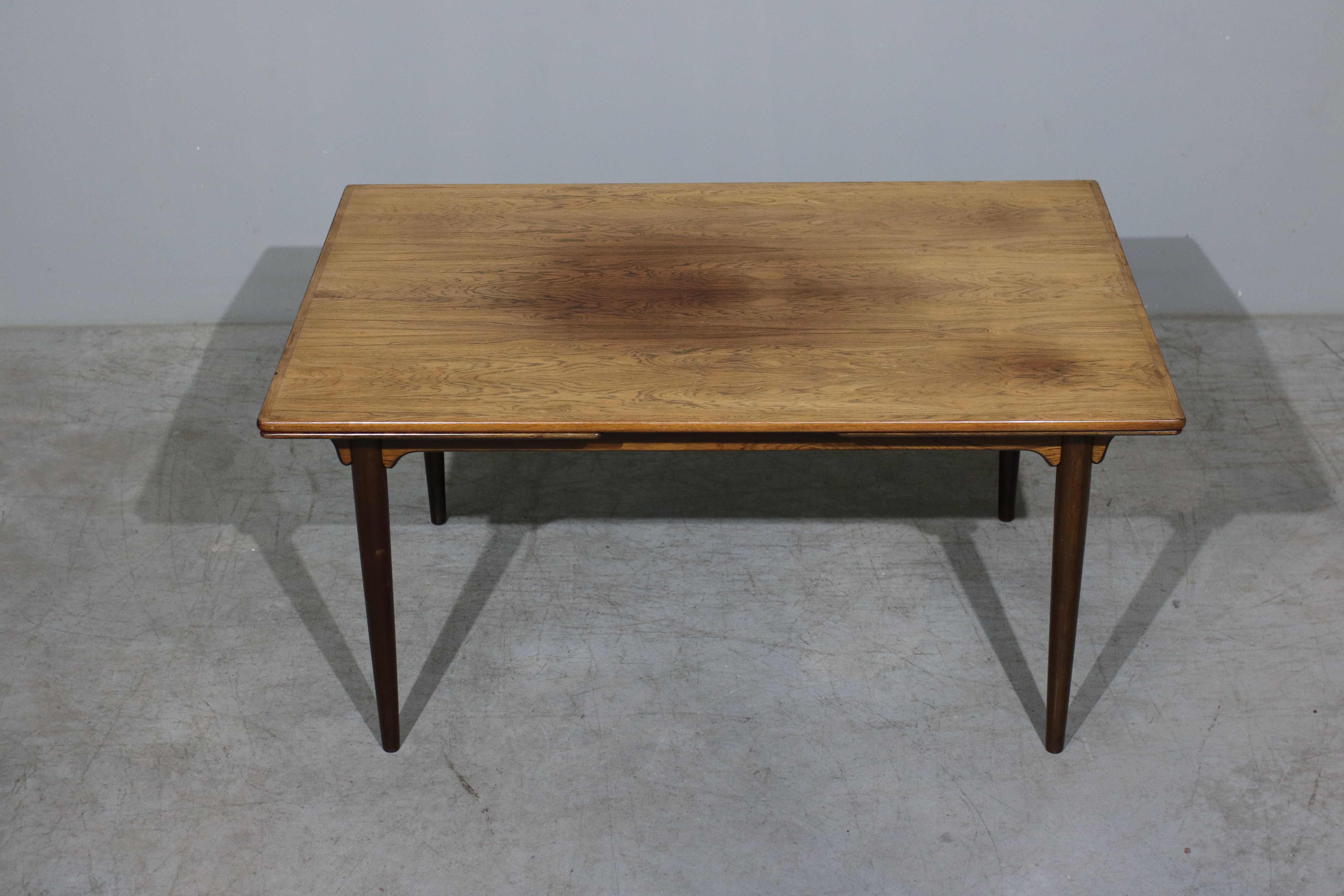 Mesa de jantar Gunni Omann modelo 54 em pau santo | Danish Design