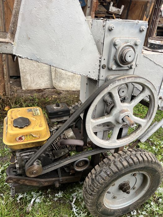 Дробілка для гілок січкарня