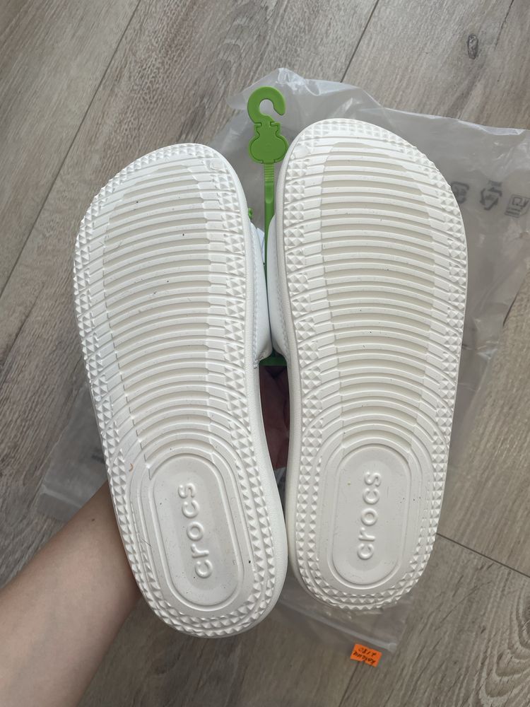Шльопанці crocs білі 39-40