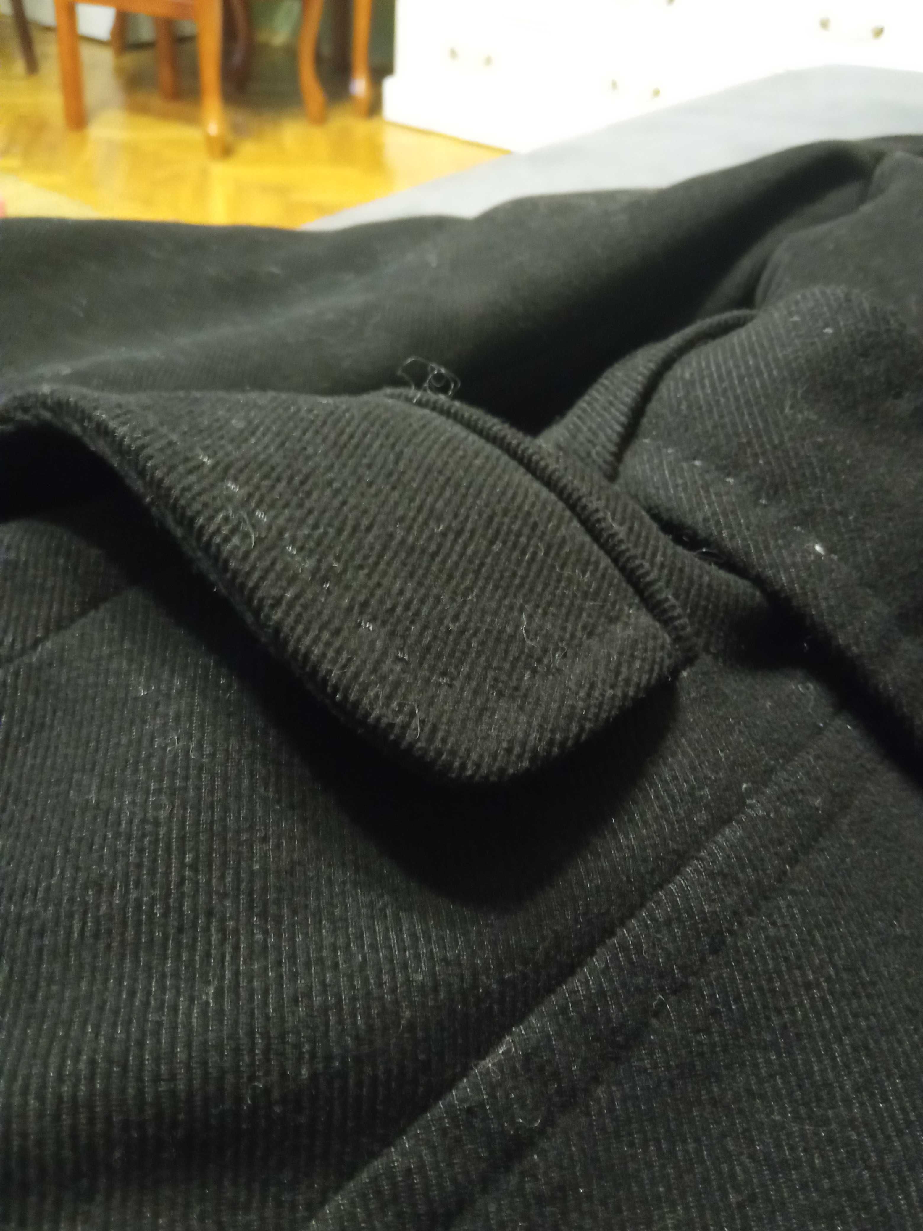 Czarny płaszcz, szerokie klapy, jak nowy 38/40 (M/L)
