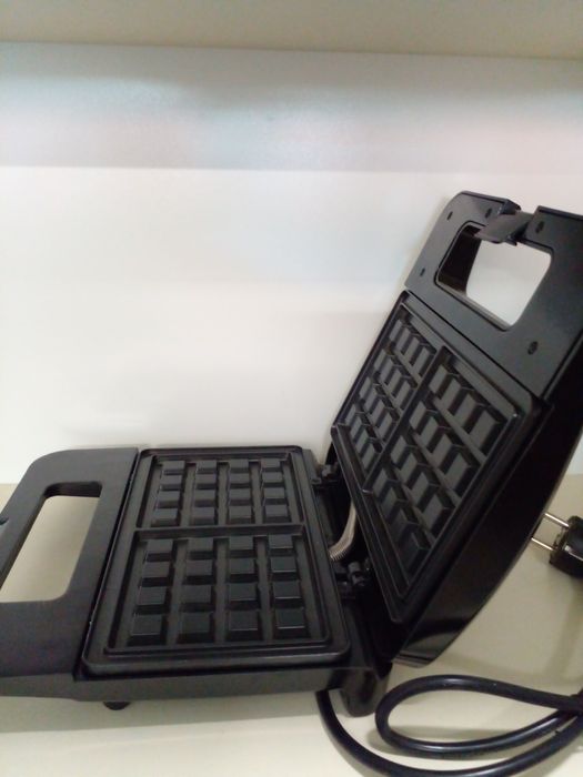 Вафельниця електрична