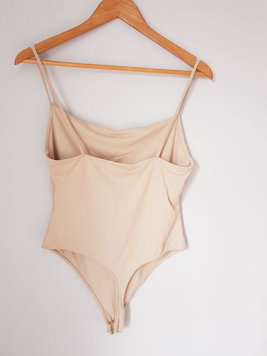 Nowe z metkami beżowe body na ramiączka Bershka XL