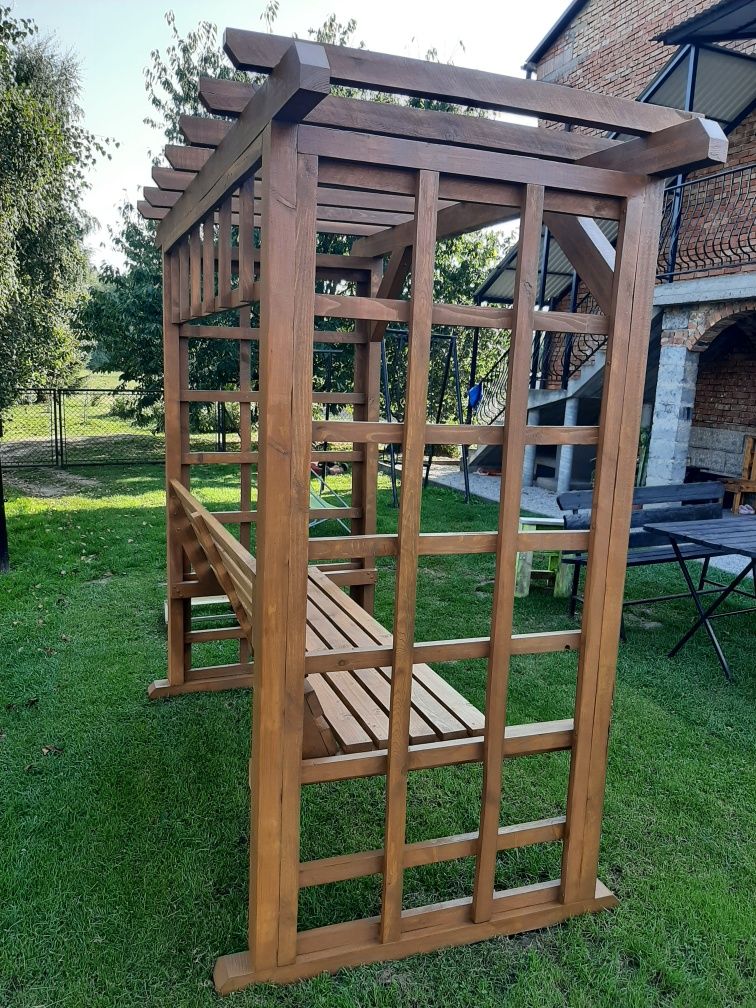 Pergola z ławką .