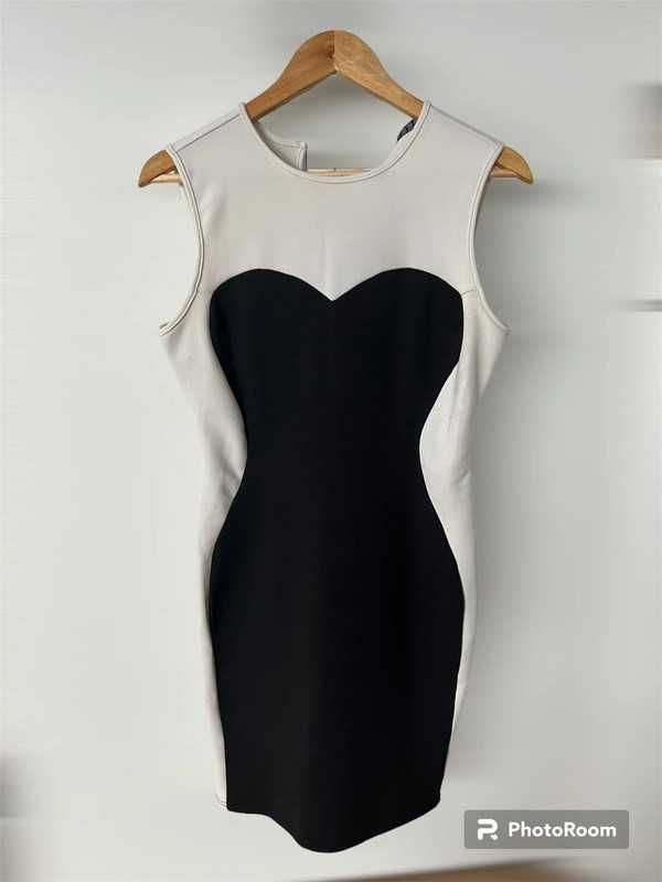 śliczna obcisła czarna biała elegancka biurowa sukienka Atmosphere 42