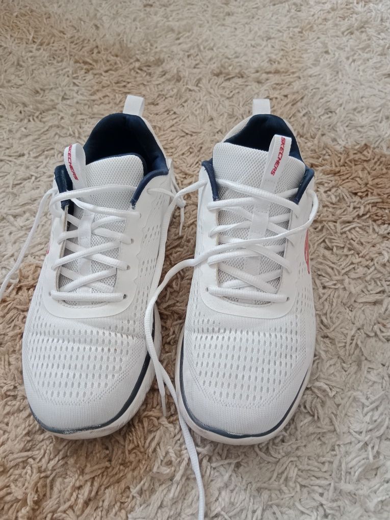 Кроссовки skechers 41размер.