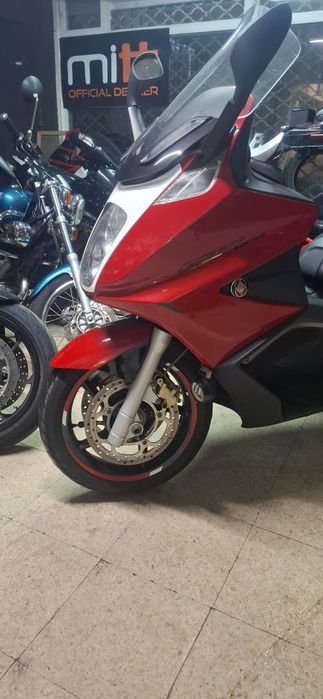 Gilera gp800 muito bom estado