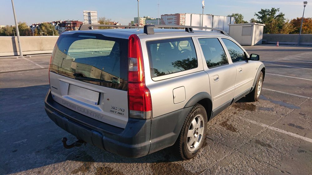 VOLVO XC70 2,5T 210 KM benzyna + gaz MANUAL